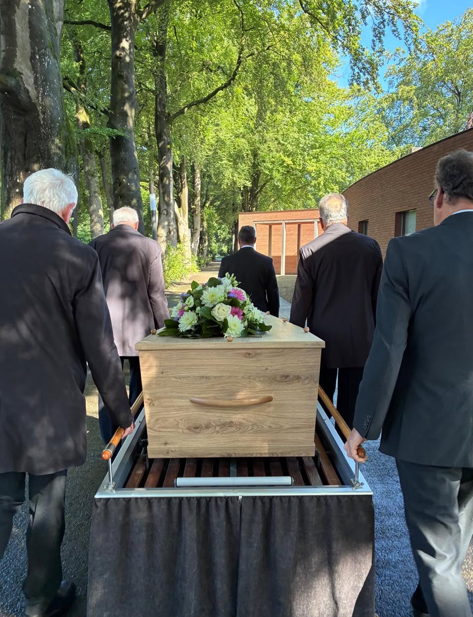 Uitvaart begeleid door dichter van dienst